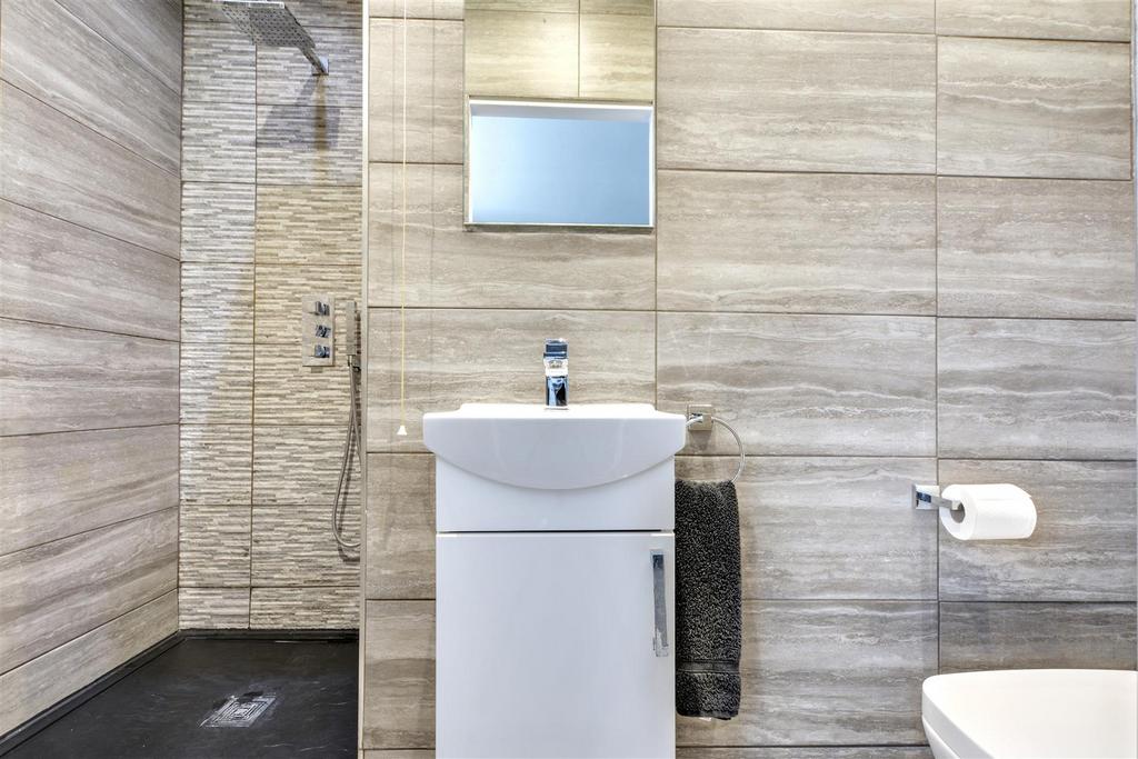Ensuite.jpeg