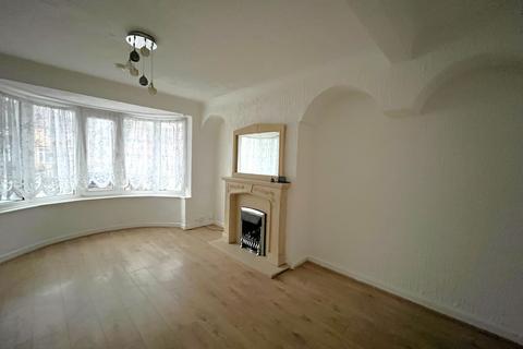 3 bedroom terraced house to rent, Calshot Road, Birmingham B42