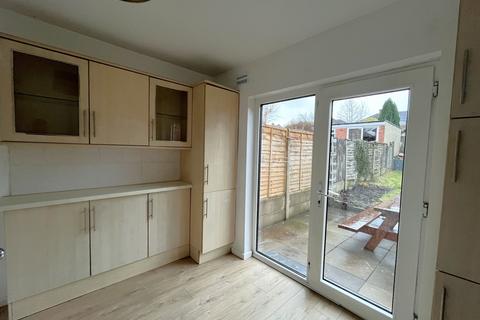 3 bedroom terraced house to rent, Calshot Road, Birmingham B42