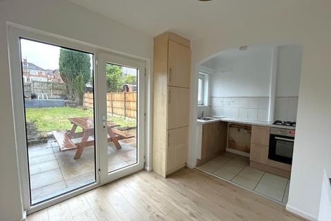 3 bedroom terraced house to rent, Calshot Road, Birmingham B42