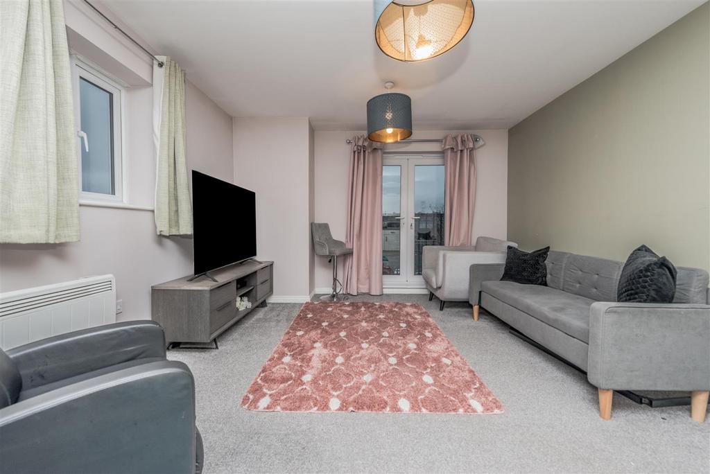 Living Room / Dining Area: