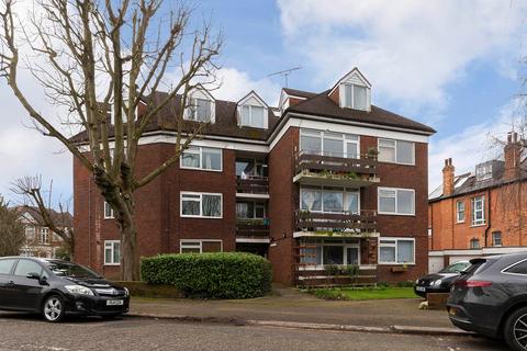 2 bedroom flat to rent, Mapesbury Road, London NW2