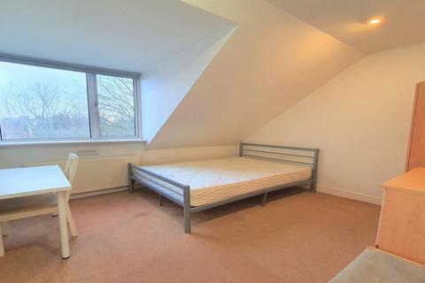 2 bedroom flat to rent, Mapesbury Road, London NW2