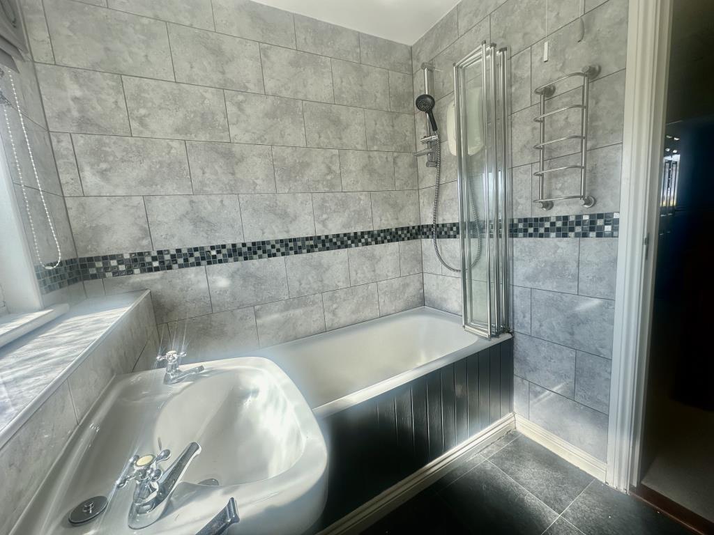 Bathroom 2.jpeg