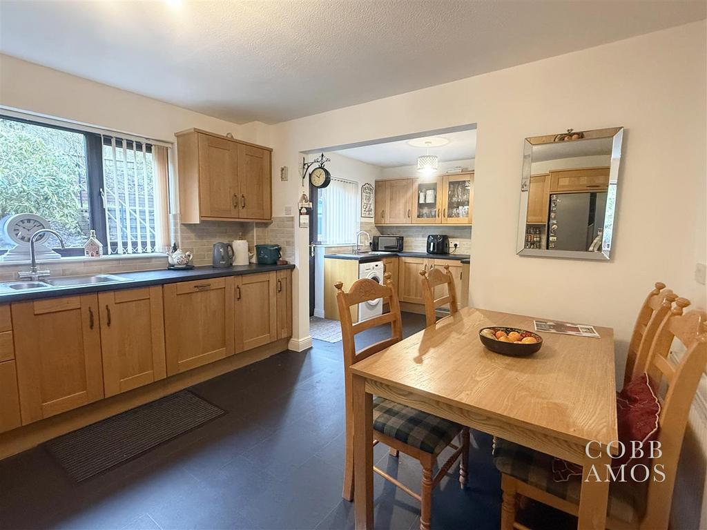 Kitchen 3.jpg