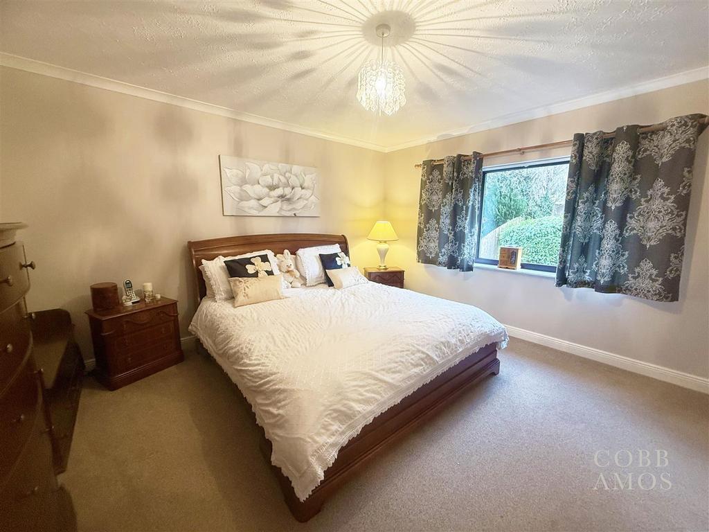 Bedroom 1a.jpg