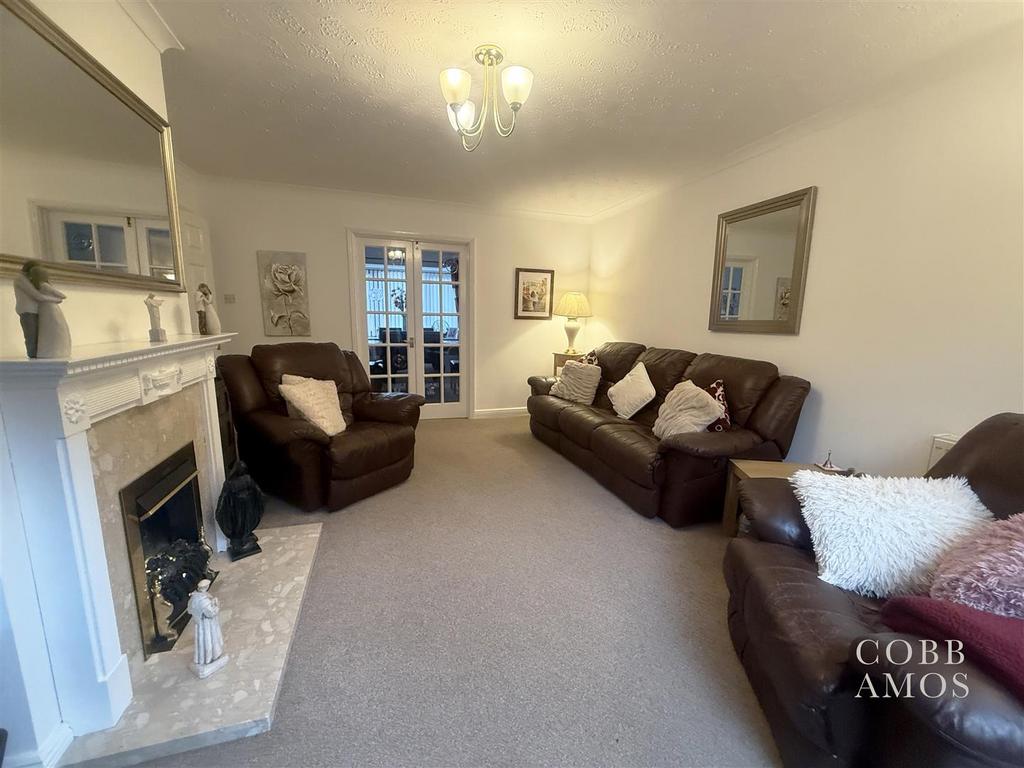 Living Room 5.jpg