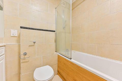 2 bedroom apartment to rent, Parkgate Road, London SW11