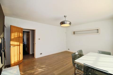 2 bedroom apartment to rent, Inner Park Road, London, SW19
