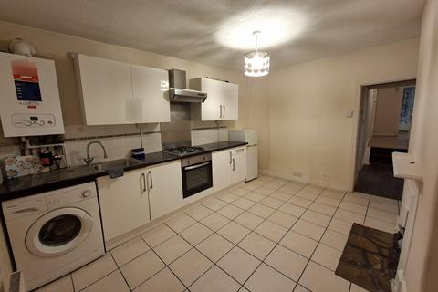 2 bedroom apartment to rent, Fairfield Road, London, N18