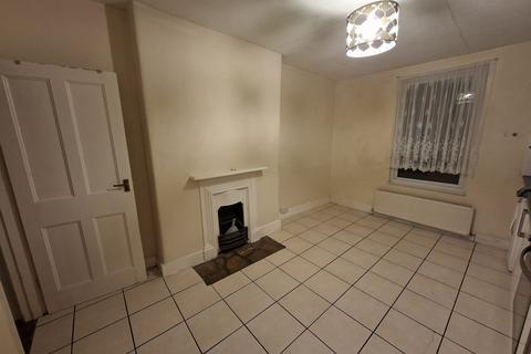 2 bedroom apartment to rent, Fairfield Road, London, N18