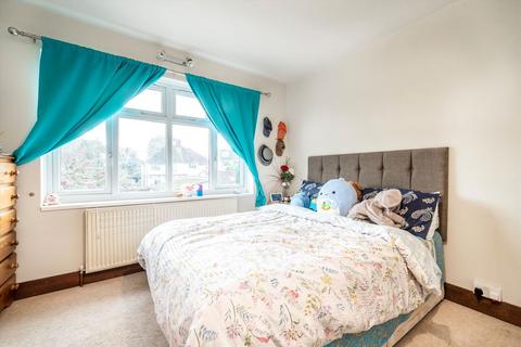 undefined, Oaklands Avenue, Isleworth TW7