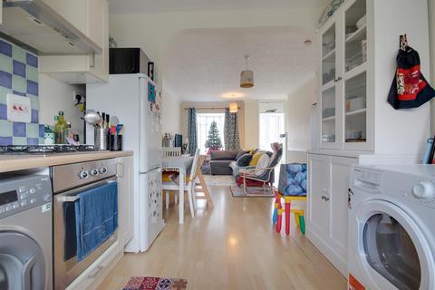 2 bedroom bungalow to rent, Little Dene Copse, Pennington