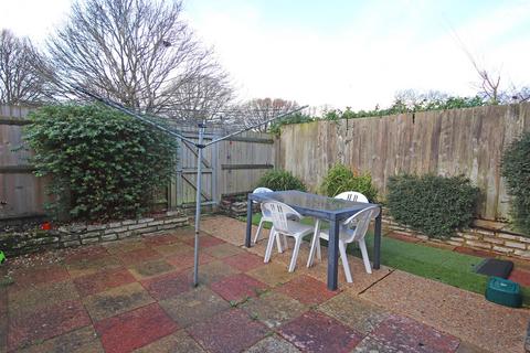 2 bedroom bungalow to rent, Little Dene Copse, Pennington
