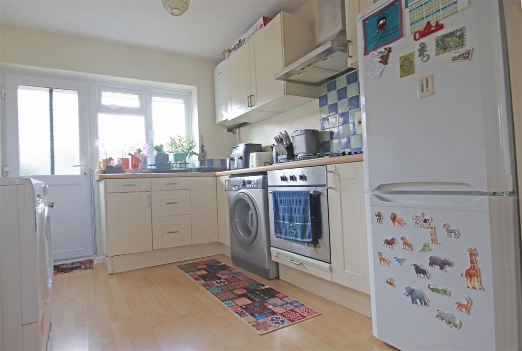 Kitchen 2.jpg