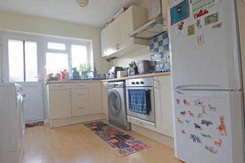2 bedroom bungalow to rent, Little Dene Copse, Pennington