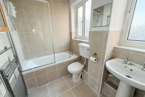 3 bedroom flat for sale, Kitchener Street, Gateshead, NE9