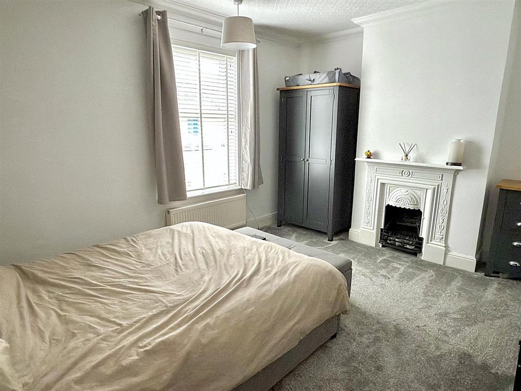 BED 1.jpg