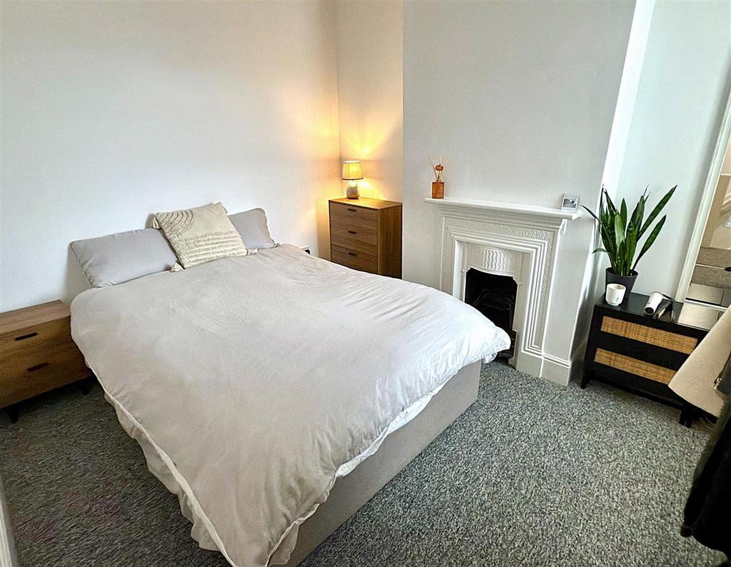 BED 2.jpg
