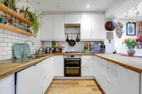 3 bedroom house to rent, Hardings Lane, Penge