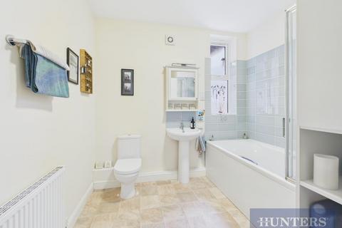 2 bedroom apartment for sale, King Street, Scarborough
