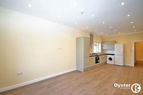 undefined, Avenue Road, London, N14