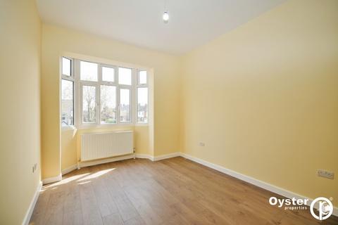 undefined, Avenue Road, London, N14