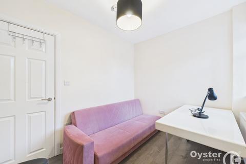 3 bedroom flat to rent, Avenue Road, London, N14