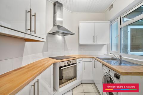2 bedroom flat to rent, Farley Road, London, SE6