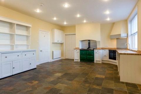 5 bedroom detached house to rent, Clifton Road, Deddington, Banbury, Oxfordshire, OX15