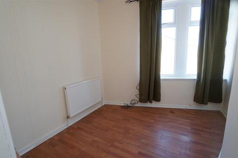 2 bedroom terraced house for sale, Bradford Road, Idle, Bradford