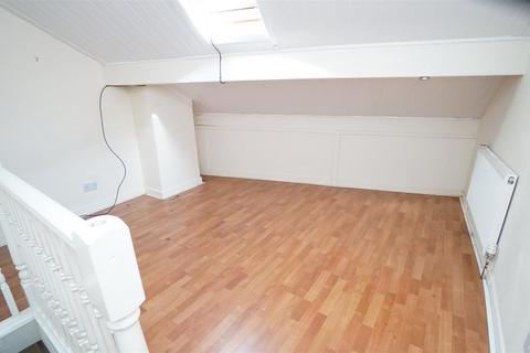 2 bedroom terraced house for sale, Bradford Road, Idle, Bradford