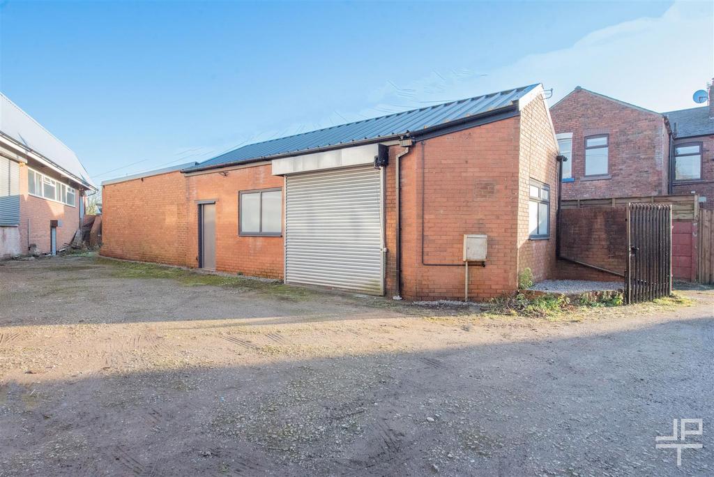 R/O 138-140, Bolton Road, Manchester M46 Industrial unit to rent - £800 ...