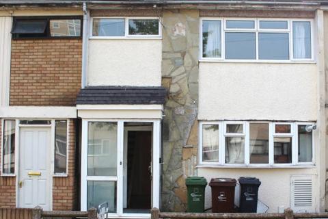 4 bedroom end of terrace house to rent, Bell Farm Avenue, Dagenham RM10