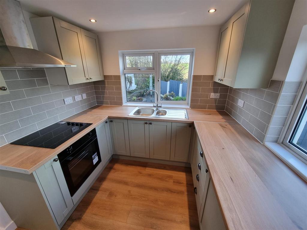 Kitchen 1.jpg