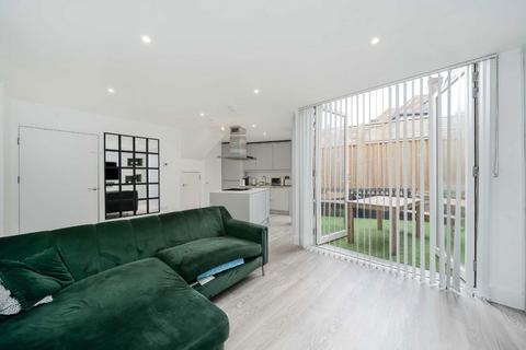 2 bedroom house for sale, Edgewood Mews, London N3