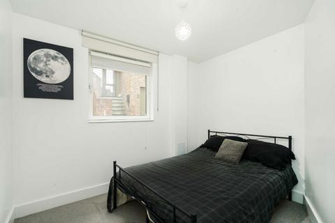 2 bedroom house for sale, Edgewood Mews, London N3