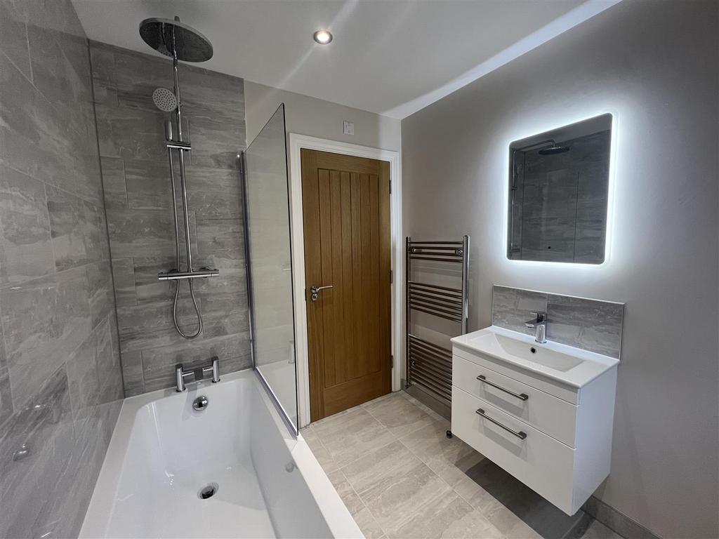 7 - Bathroom.JPG