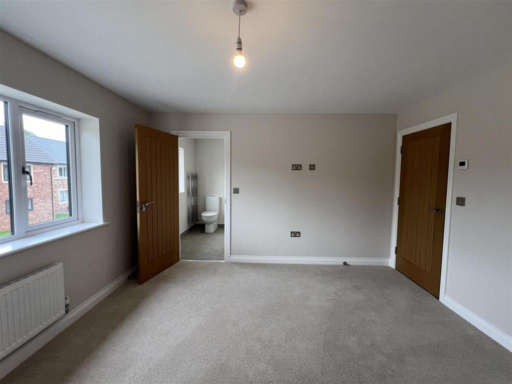 8 - Master Bedroom.JPG