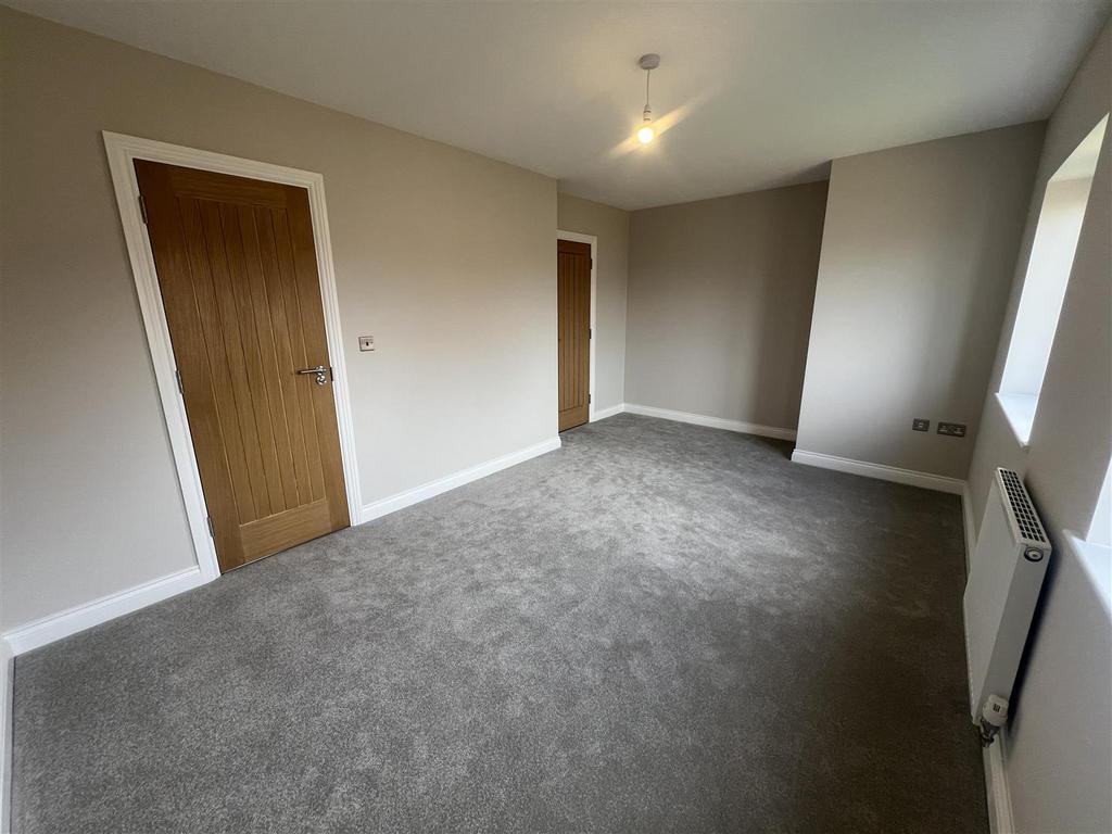 7 - Bed 1.jpg