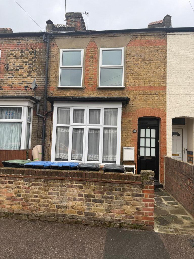 2 bed flat to rent Salisbury Road, Enfield EN3
