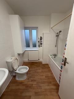 2 bedroom flat to rent, London, EN3
