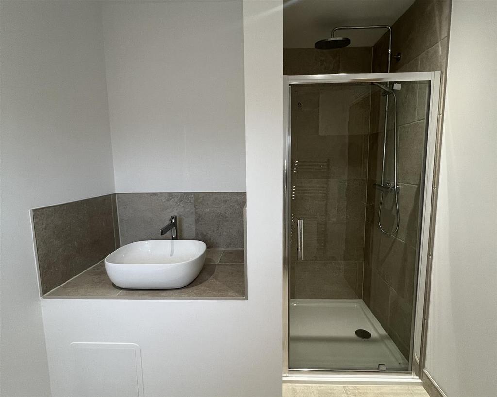 7 - Ensuite.jpg