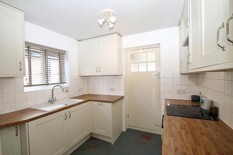 3 bedroom detached house to rent, Bagshot Road, Knaphill GU21