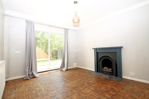 3 bedroom detached house to rent, Bagshot Road, Knaphill GU21