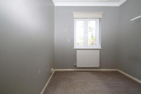 3 bedroom detached house to rent, Bagshot Road, Knaphill GU21