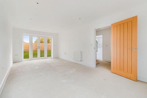 3 bedroom semi-detached house for sale, Kingfisher Walk, East Sussex BN27