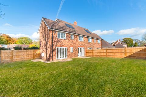 3 bedroom semi-detached house for sale, Kingfisher Walk, East Sussex BN27