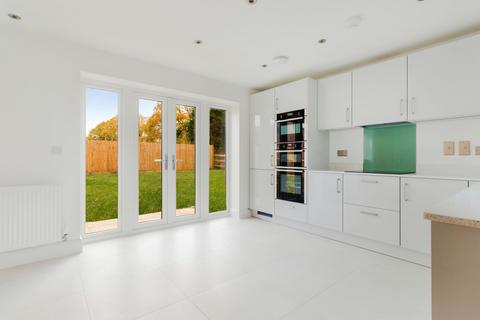 3 bedroom semi-detached house for sale, Kingfisher Walk, East Sussex BN27