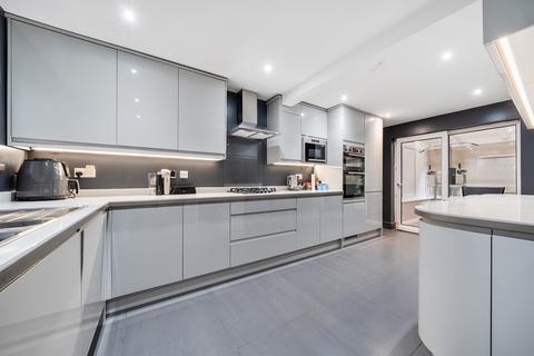 2 bedroom terraced house for sale, Queens Road, Carterton, Oxfordshire, OX18